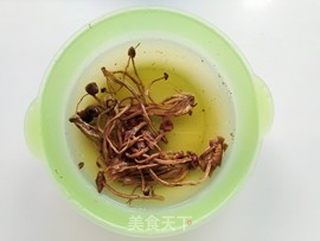 茶树菇瘦肉饭的做法步骤:3