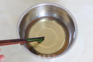广式莲蓉蛋黄月饼的做法步骤:2