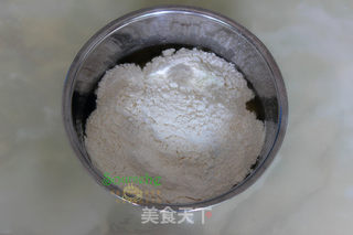 广式莲蓉蛋黄月饼的做法步骤:3