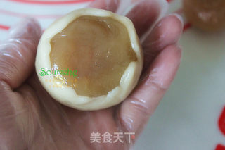 广式莲蓉蛋黄月饼的做法步骤:8