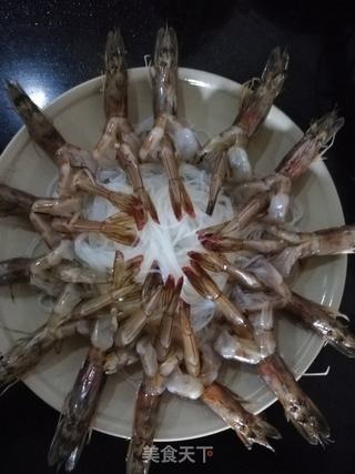 鲜美可口的蒜蓉粉丝蒸虾的做法步骤:4
