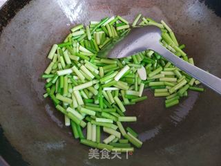 蒜苔酱乌贼的做法步骤:5