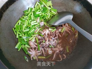蒜苔酱乌贼的做法步骤:7