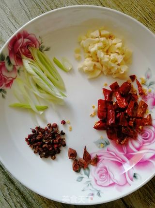 麻辣小虾的做法步骤:3