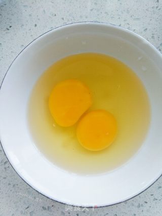 彩蔬蛋炒饭的做法步骤:2
