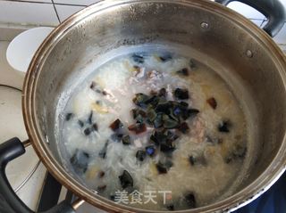 皮蛋瘦肉粥的做法步骤:11