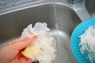 木瓜银耳汤的做法步骤:2