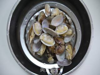 香辣豆瓣炒花甲的做法步骤：3