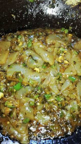 酸菜炒魔芋豆腐的做法步骤：4