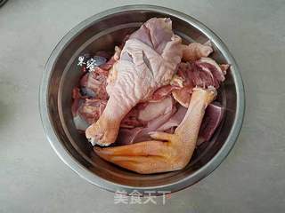 香辣鹅肉的做法步骤：1