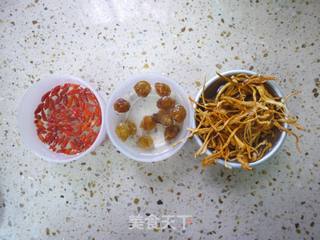 虫草花炖鸡汤的做法步骤:2