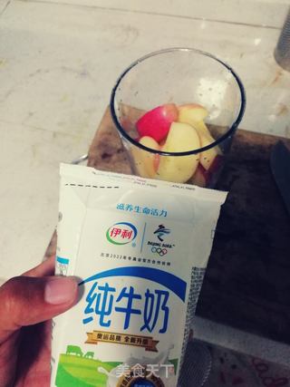 香蕉奶昔的做法步骤:4