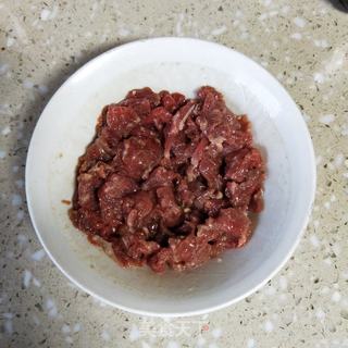 牛肉胡萝卜盖浇饭的做法步骤：1