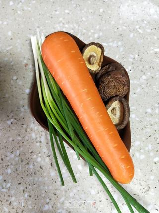 牛肉胡萝卜盖浇饭的做法步骤:2