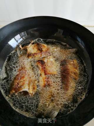 酥鲫鱼的做法步骤:6