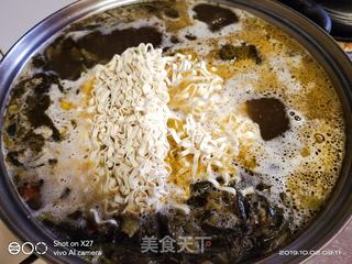酸菜鸭肉面的做法步骤:3