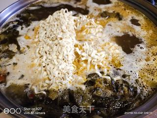 酸菜鸭肉面的做法步骤:4
