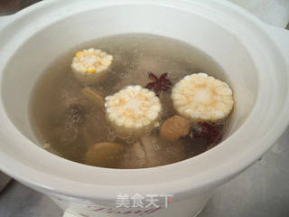 南瓜玉米排骨汤 的做法步骤:5
