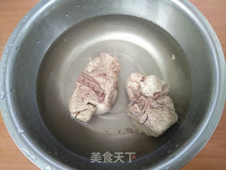 薏米冬瓜排骨汤的做法步骤:2