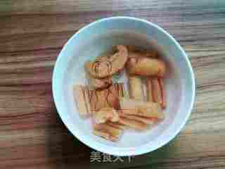 萝卜干蚝豉栗子瘦肉汤的做法步骤:3