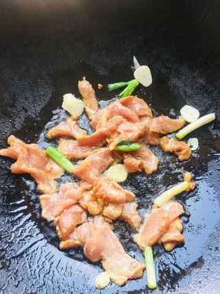 瘦肉炒金针菇红萝卜的做法步骤:6