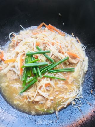 瘦肉炒金针菇红萝卜的做法步骤:12