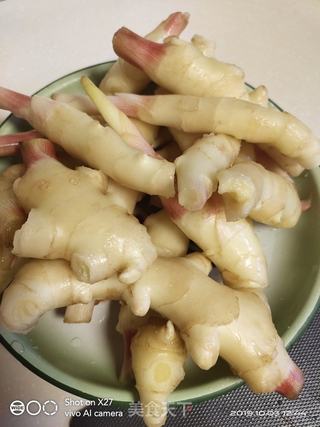 黑啤酒焖嫩姜啤酒鸭的做法步骤：1
