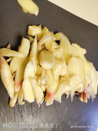 黑啤酒焖嫩姜啤酒鸭的做法步骤：3