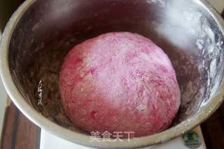 火龙果玫瑰花卷的做法步骤:2