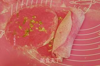 火龙果玫瑰花卷的做法步骤:7