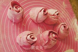 火龙果玫瑰花卷的做法步骤:9