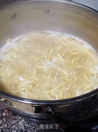 东北的冬天最适合吃热汤面,暖身暖胃早餐晚餐都非常好。简单健康。的做法步骤:10