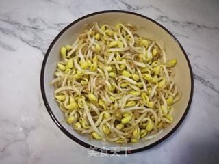 黄豆芽炒土豆粉的做法步骤：1