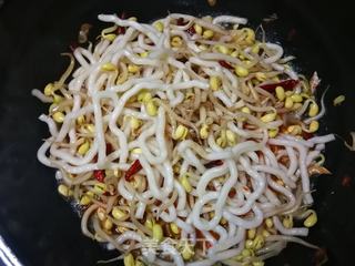 黄豆芽炒土豆粉的做法步骤：9