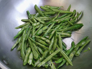 香菇烧豆角的做法步骤:3