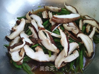 香菇烧豆角的做法步骤:5
