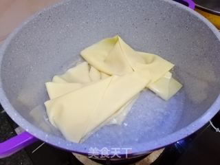 菠菜豆腐皮的做法步骤：3