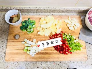当嫩姜遇上鸭~姜爆鸭的做法步骤:4