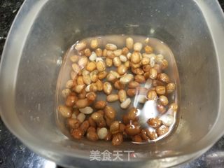 柴鱼花生粥的做法步骤：1