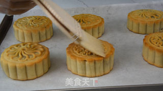 记忆中的味道,经典广式莲蓉月饼的做法步骤:10