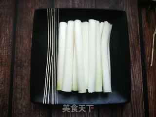 大葱蘸酱的做法步骤:3