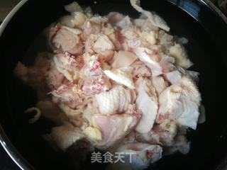 胡萝卜竹荪炖鸡汤的做法步骤:2