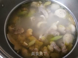 胡萝卜竹荪炖鸡汤的做法步骤:5
