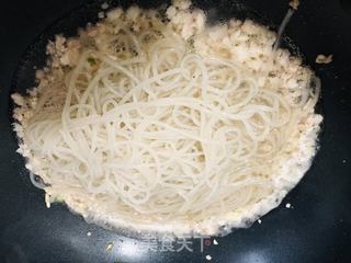 超好吃的韭菜炒粉条,巨下饭,连吃三天都不腻的做法步骤:5