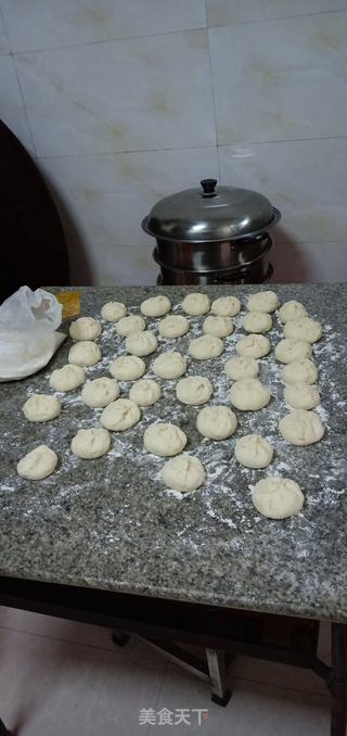 白菜瘦肉包的做法步骤:4