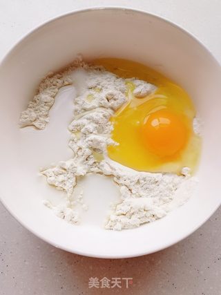 鸡蛋牛奶手擀面的做法步骤:2