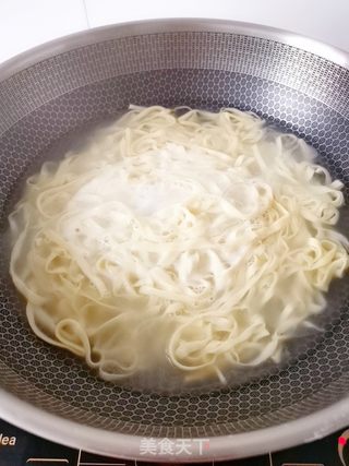 鸡蛋牛奶手擀面的做法步骤:12