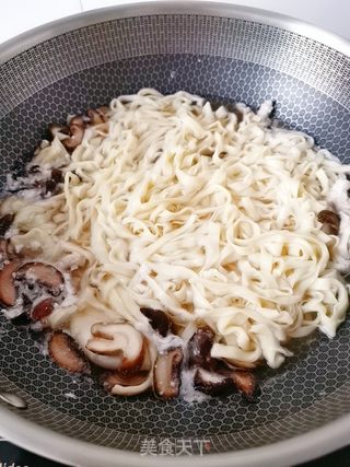 鸡蛋牛奶手擀面的做法步骤:15