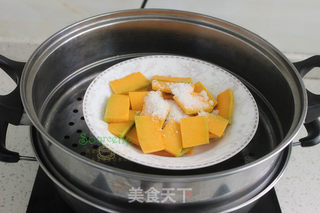 南瓜开花馒头的做法步骤:2