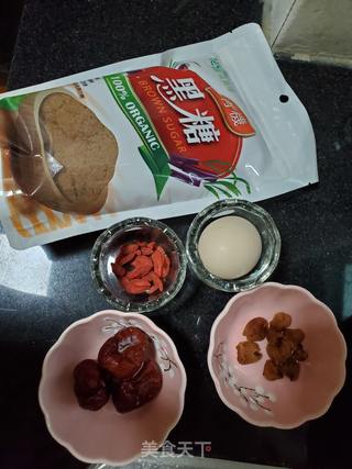 桂圆红枣煮鸡蛋的做法步骤：1